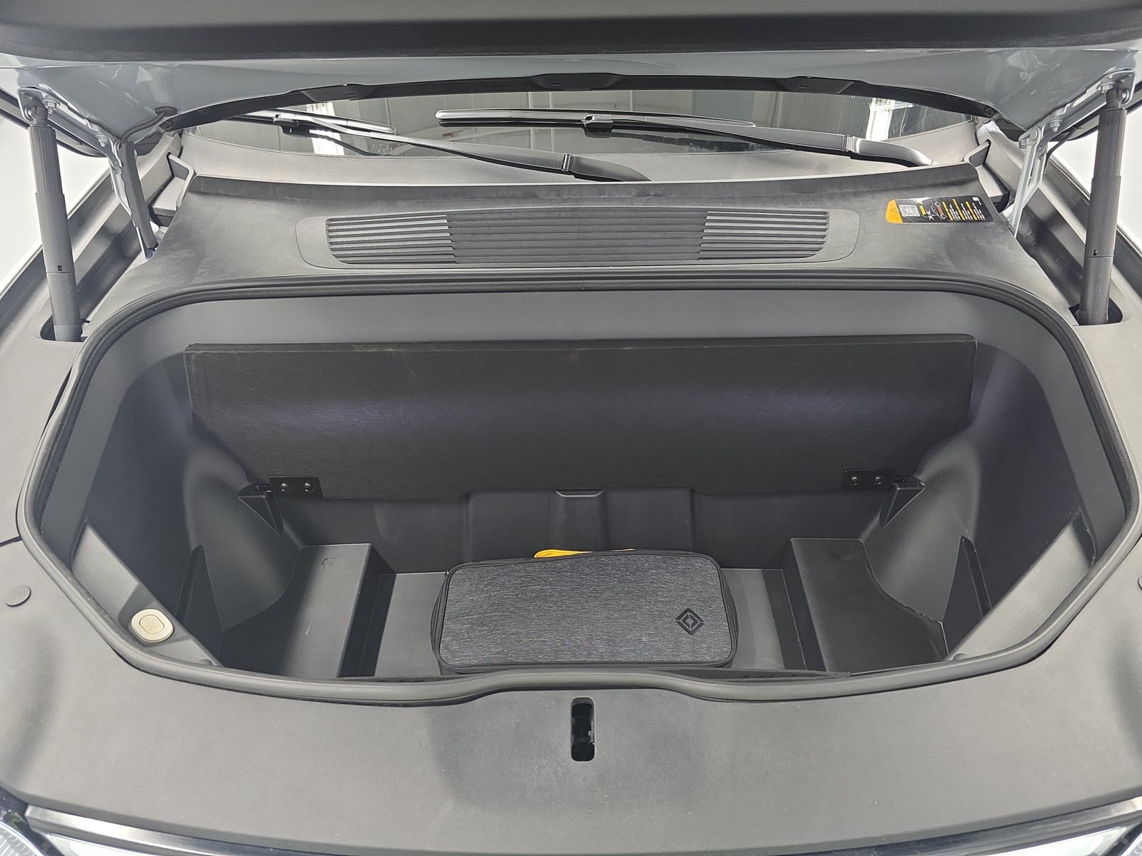Used 2022 Rivian R1T Adventure AWD/4WD image 14