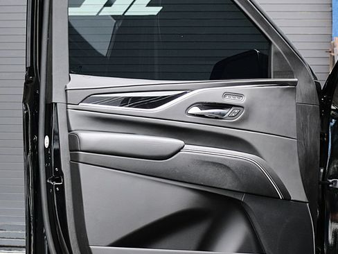 Used 2024 Cadillac Escalade ESV V AWD/4WD image 23