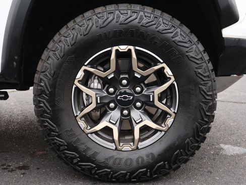 Used 2024 Chevrolet Colorado ZR2 w/ ZR2 Convenience Package III AWD/4WD image 25
