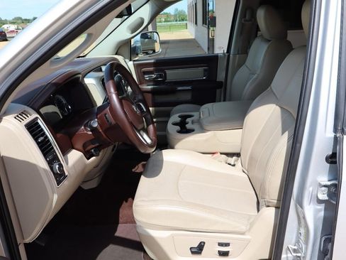 Used 2018 RAM 2500 Laramie w/ Convenience Group RWD image 11