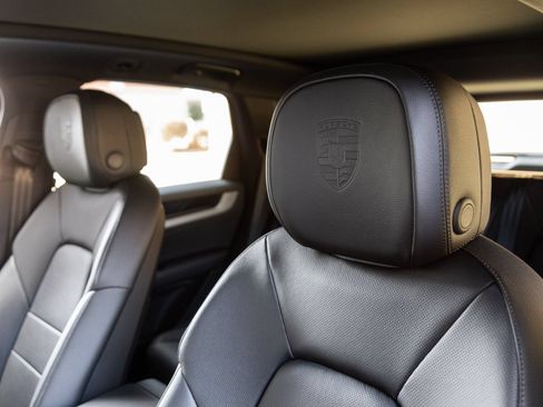 Certified 2026 Porsche Cayenne AWD/4WD image 24