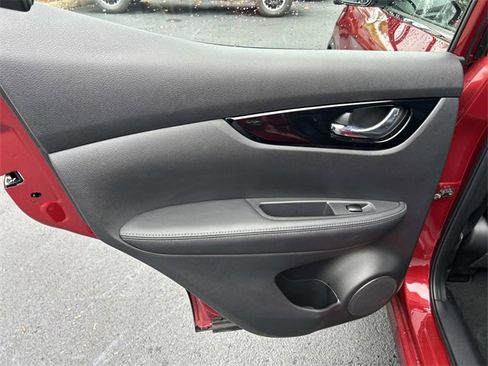 Used 2022 Nissan Rogue Sport SL w/ Premium Package image 19