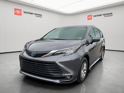 New 2025 Toyota Sienna XLE