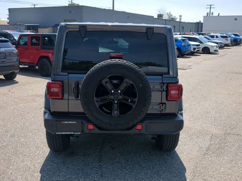 Used 2021 Jeep Wrangler Unlimited Sahara AWD/4WD image 7