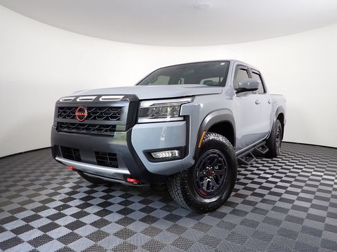 Used 2025 Nissan Frontier PRO-4X AWD/4WD image 2