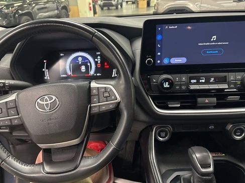 Used 2024 Toyota Grand Highlander AWD image 19