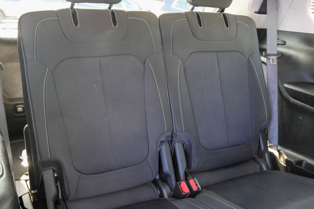 Used 2023 Jeep Grand Cherokee L Laredo AWD/4WD image 18