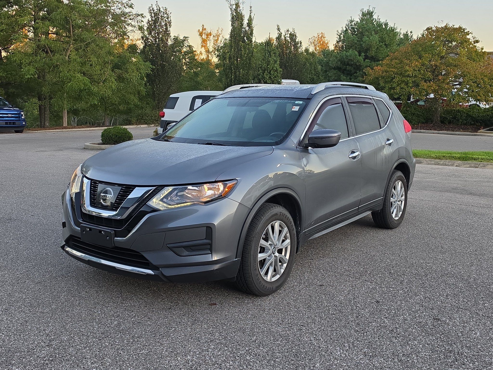 Used 2017 Nissan Rogue SV w/ Sun & Sound Touring Package AWD/4WD image 3