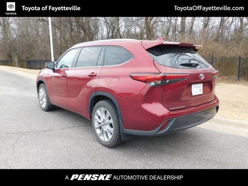 Used 2021 Toyota Highlander Limited image 11