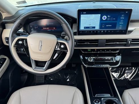 Used 2025 Lincoln Corsair FWD w/ Equipment Group 101A image 4