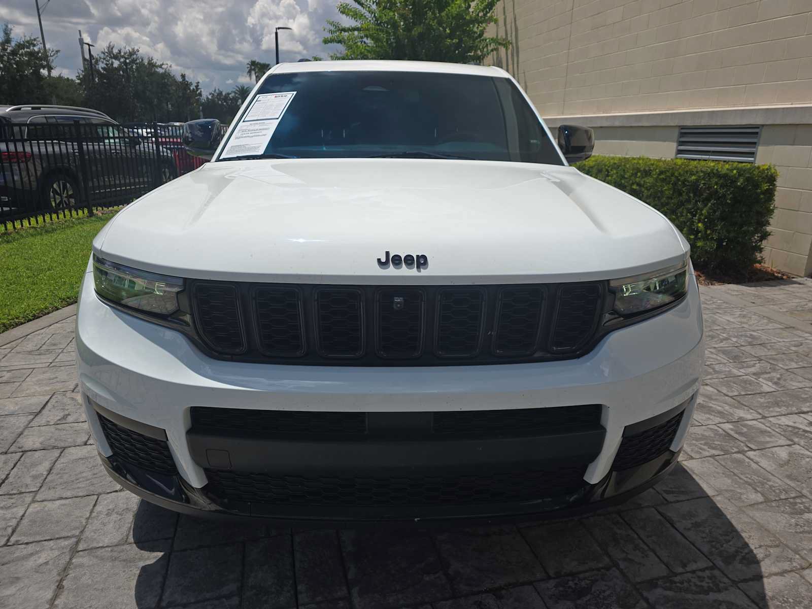 Used 2021 Jeep Grand Cherokee L Laredo RWD image 2