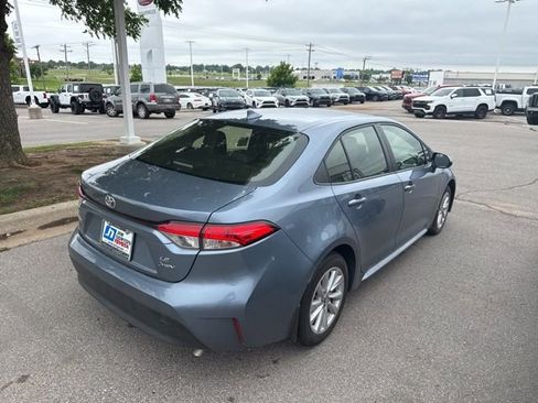 Used 2026 Toyota Corolla LE w/ LE Premium Package FWD image 4