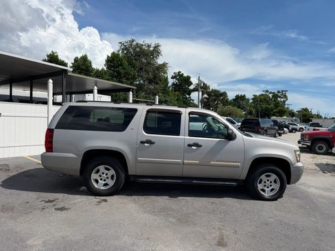 Used 2007 Chevrolet Suburban LS RWD image 2