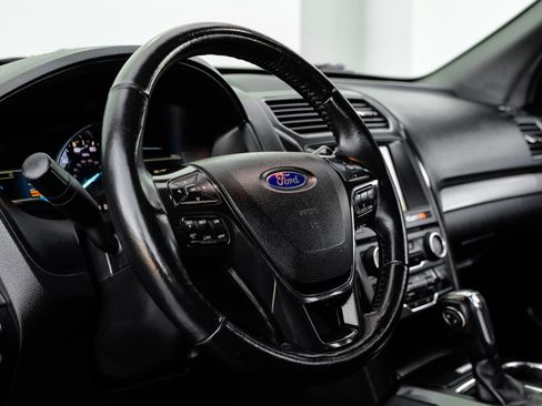 Used 2018 Ford Explorer XLT w/ Equipment Group 202A image 23