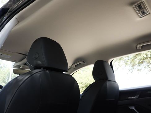 Certified 2025 Volkswagen Tiguan SE FWD image 26