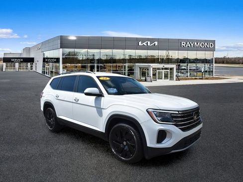 Used 2024 Volkswagen Atlas SE AWD/4WD image 10