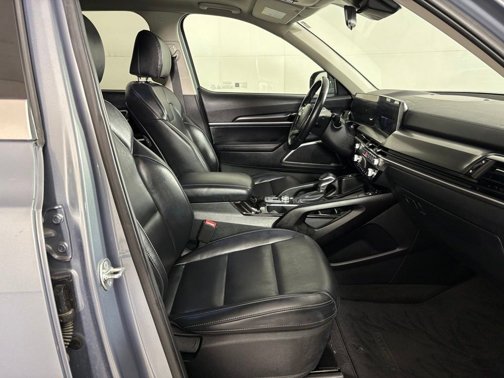 Used 2025 Kia Telluride S FWD image 47