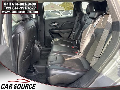 Used 2019 Jeep Cherokee Trailhawk image 36