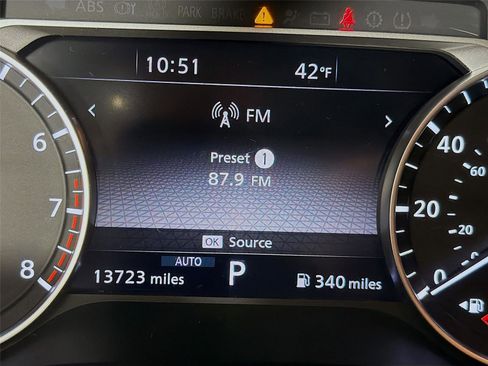 Used 2025 Nissan Pathfinder SL AWD/4WD image 13