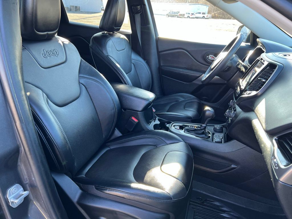 Used 2022 Jeep Cherokee Limited w/ Mopar Interior Package AWD/4WD image 10