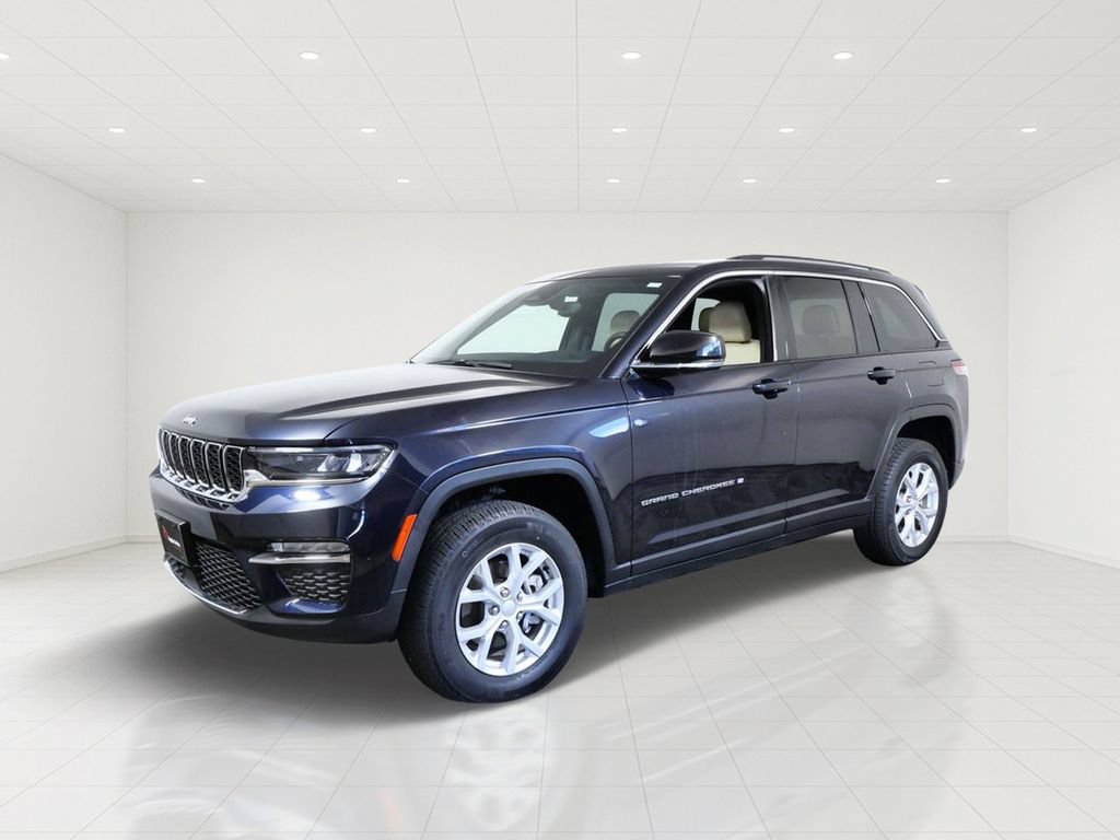 Used 2023 Jeep Grand Cherokee Limited w/ Luxury Tech Group II RWD image 3