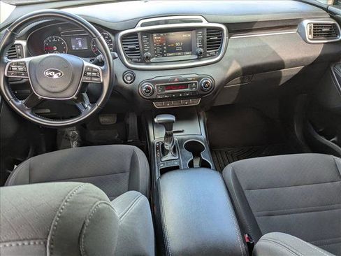 Used 2020 Kia Sorento S image 16