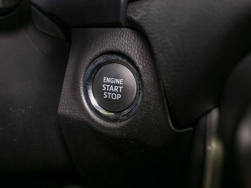 Used 2025 Toyota RAV4 XLE AWD/4WD image 28