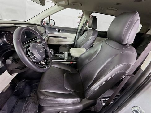 Used 2023 Kia Carnival LX image 25