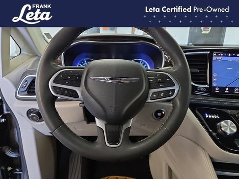 Used 2023 Chrysler Pacifica Limited FWD image 12