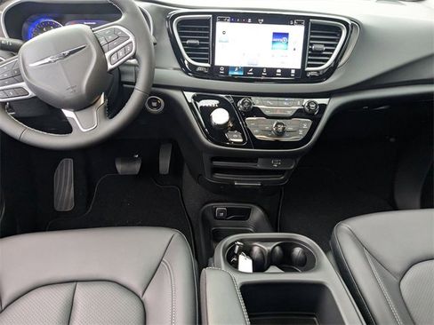 New 2026 Chrysler Voyager LX image 23