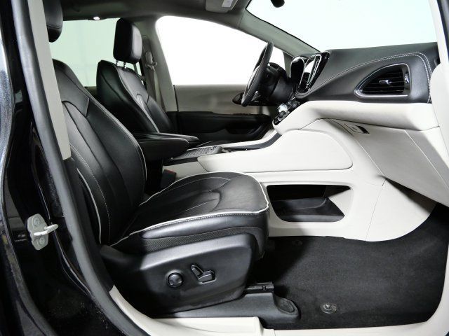 Used 2023 Chrysler Pacifica Limited FWD image 10