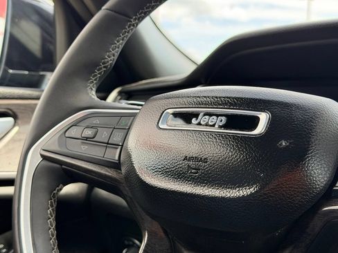 Used 2025 Jeep Grand Cherokee L Limited w/ Black Appearance Package AWD/4WD image 18
