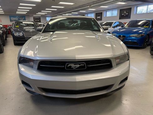 Used 2010 Ford Mustang Coupe image 2