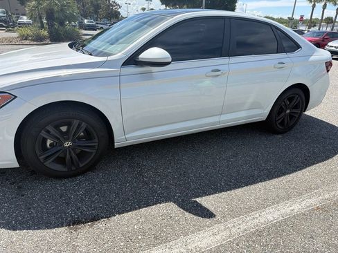 Used 2024 Volkswagen Jetta SE FWD image 3