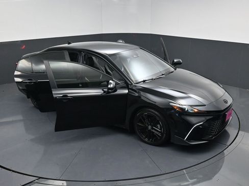 Used 2025 Toyota Camry SE image 21