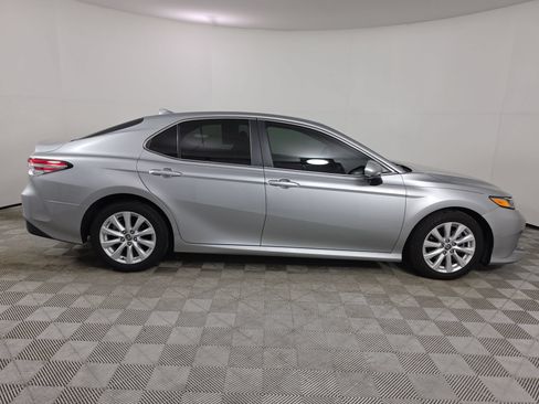 Used 2020 Toyota Camry LE FWD image 7