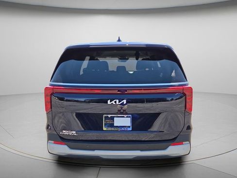 Used 2025 Kia Carnival FWD image 5