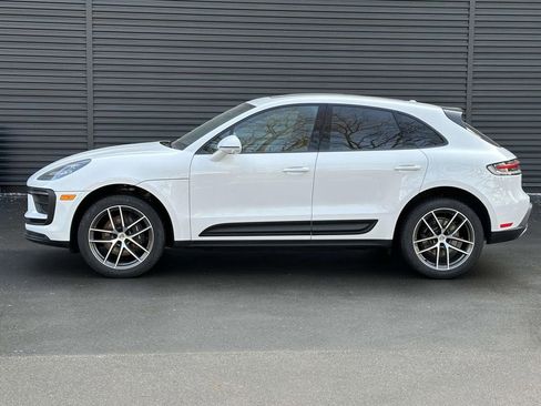 Certified 2025 Porsche Macan AWD/4WD image 2