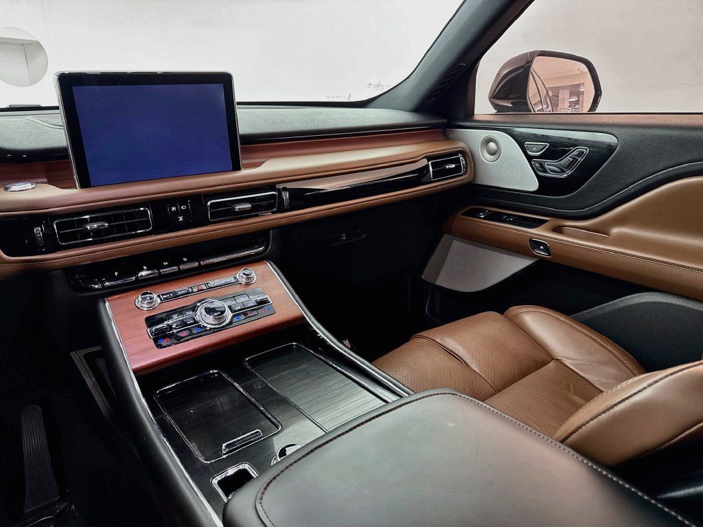 Used 2022 Lincoln Aviator Reserve w/ Equipment Group 201A RWD image 24