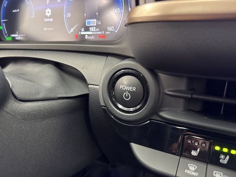 Certified 2024 Toyota Crown Platinum image 23