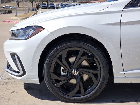 New 2026 Volkswagen Jetta SE image 5