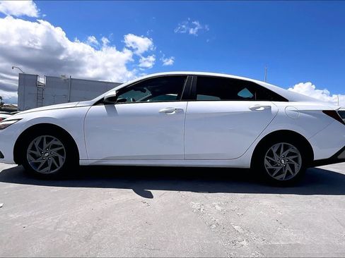Used 2024 Hyundai Elantra SEL FWD image 3