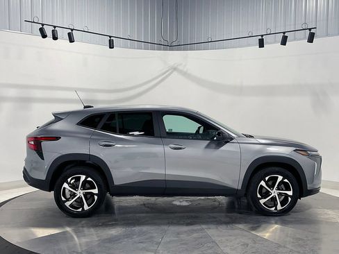 Used 2024 Chevrolet Trax RS FWD image 10