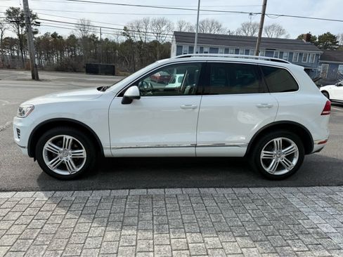 Used 2016 Volkswagen Touareg Executive image 5