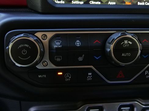 Used 2018 Jeep Wrangler Unlimited Rubicon AWD/4WD image 13