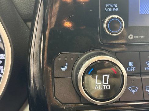 Used 2021 Toyota Highlander XLE AWD/4WD image 21