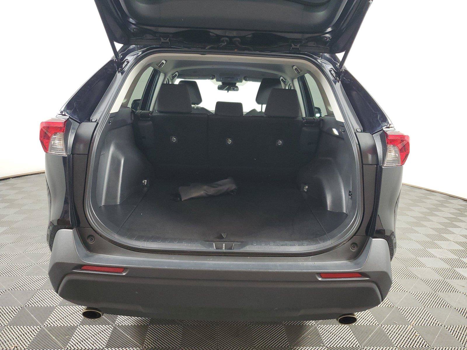 Used 2025 Toyota RAV4 XLE FWD image 9