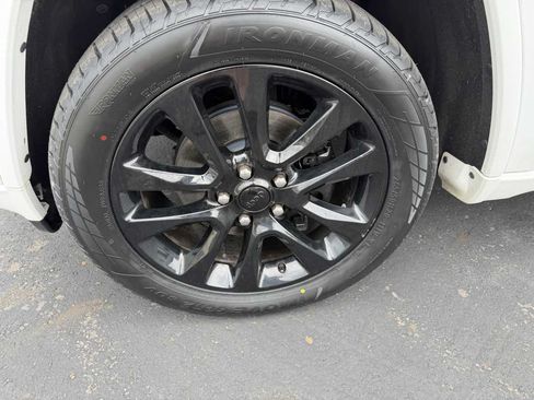 Used 2017 Jeep Grand Cherokee Altitude AWD/4WD image 8
