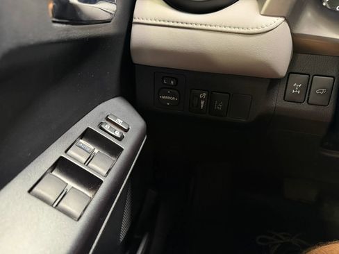 Used 2018 Toyota RAV4 XLE AWD/4WD image 32