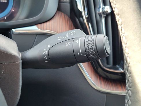 Certified 2024 Volvo XC60 T8 Ultimate w/ Protection Package Premier image 21